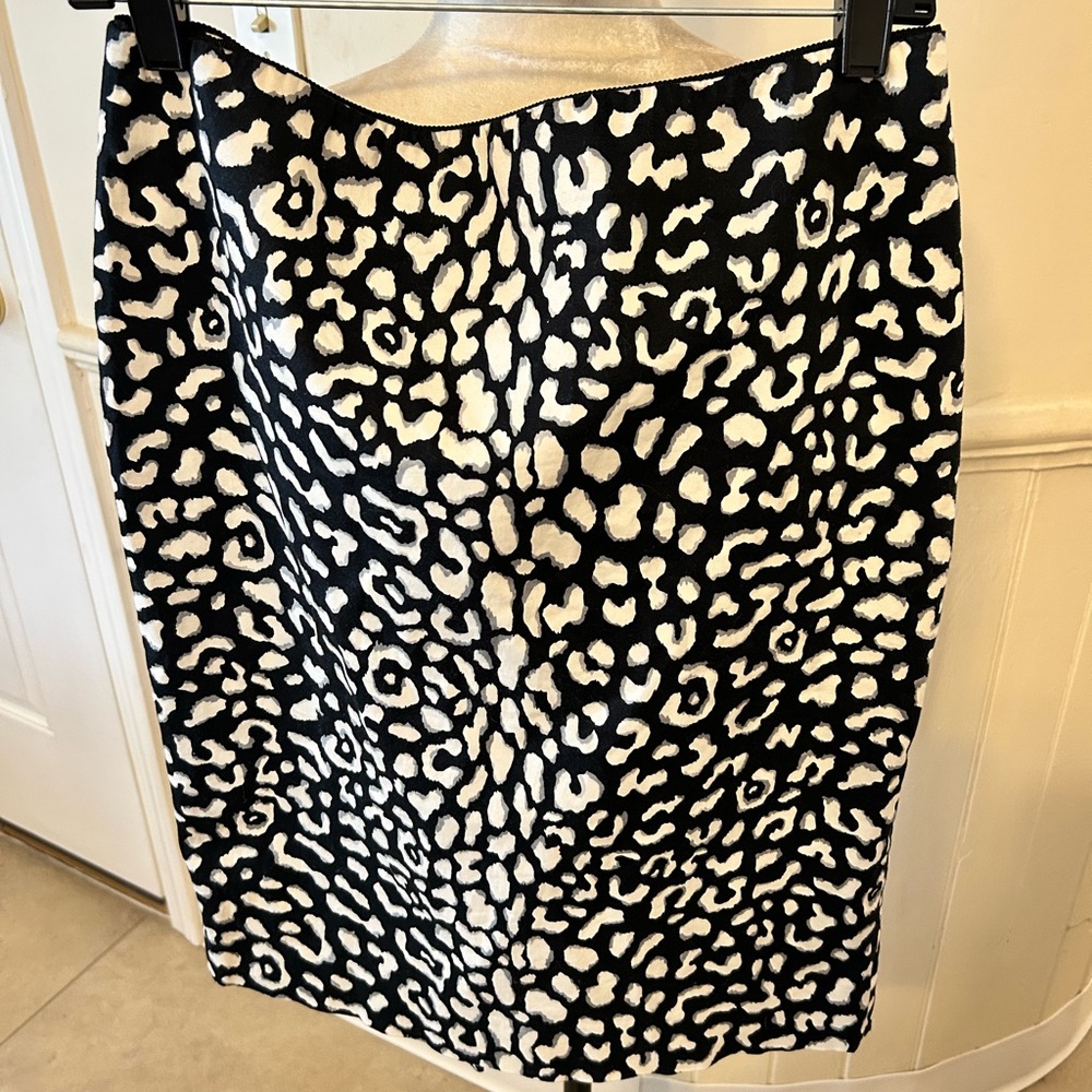 White House Black Market - Black and White cheetah print Pencil Skirt